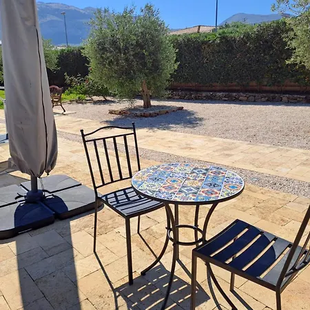 Albamonte Apartament Carini